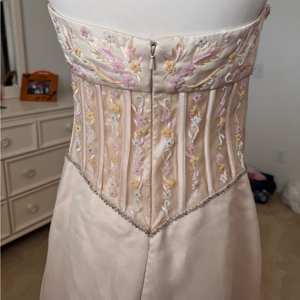 Spring dress - Picture 3 of 3